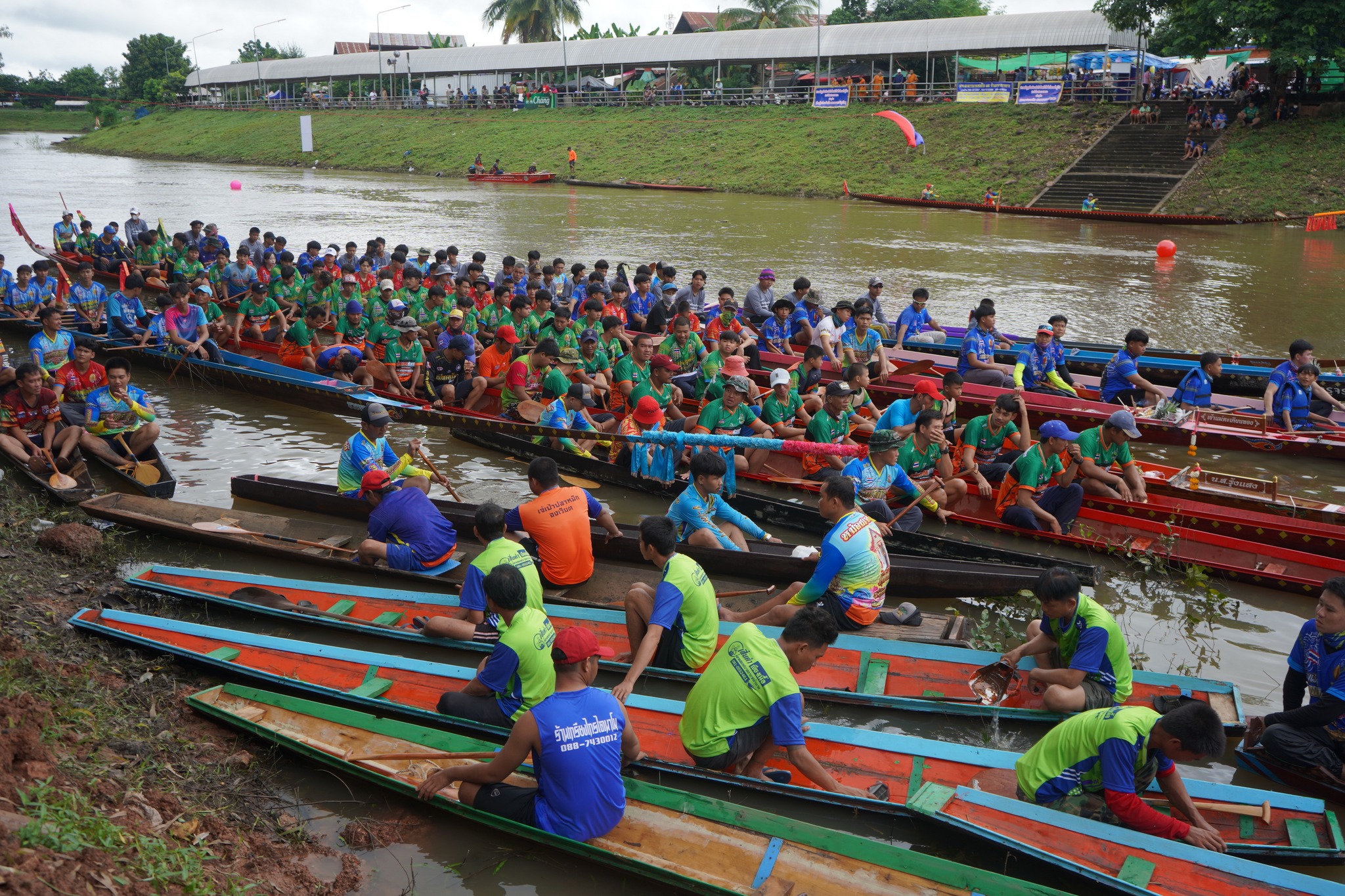 โปรแกรมแข่งขันเรือกะโล่ เรือ ๑๒ ฝีพาย และเรือเยาวชน